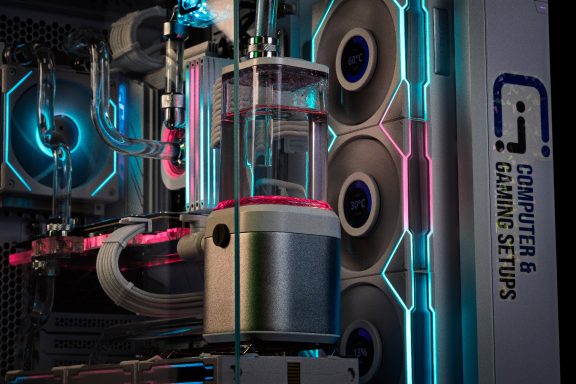 Moderne Computerhardware mit bunten Lichtern und Kühlsystem.